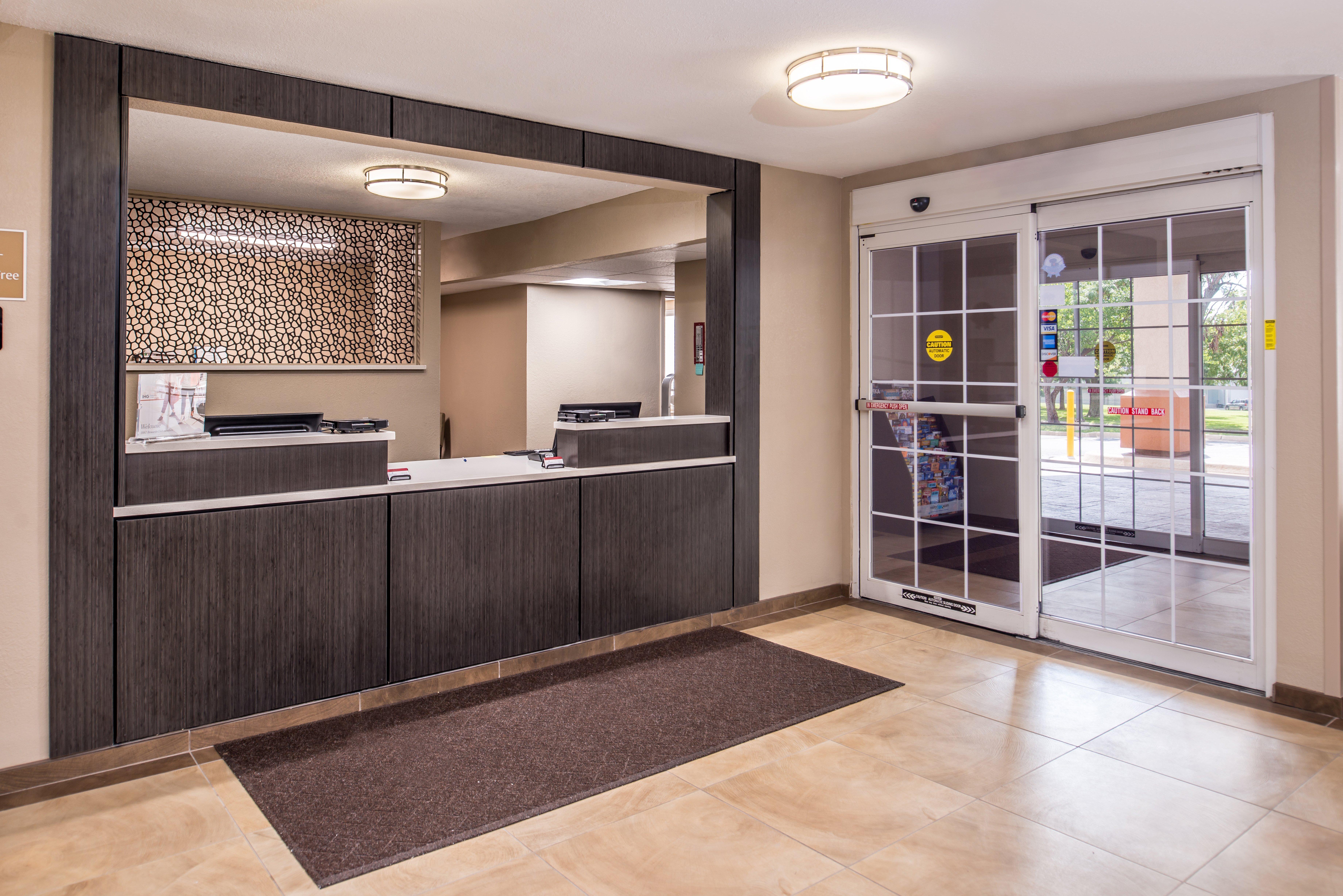 Candlewood Suites - Topeka West By Ihg Exterior foto